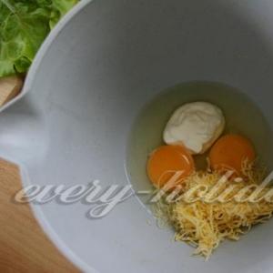 Рецепты простые и вкусные: пышный омлет, с молоком, с сыром, с колбасой, с помидорами и с грибами